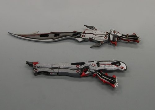 This gunblade is Lightning's primarial weapon. It can fold into a gun, as displayed here.