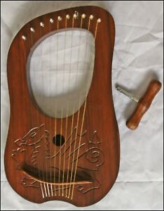 Her lyre harp