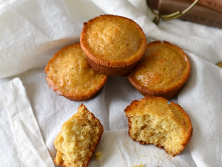 Twice baked cakes with sweet golden honey. They last about a week when there's not a hungry halfling after them.