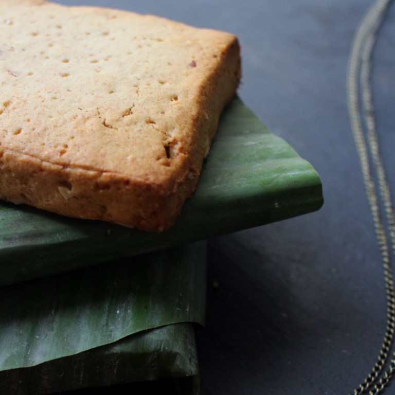 A hearty bread. It'll keep for a fortnight if left wrapped in the leaf of the Zeraphiel tree.