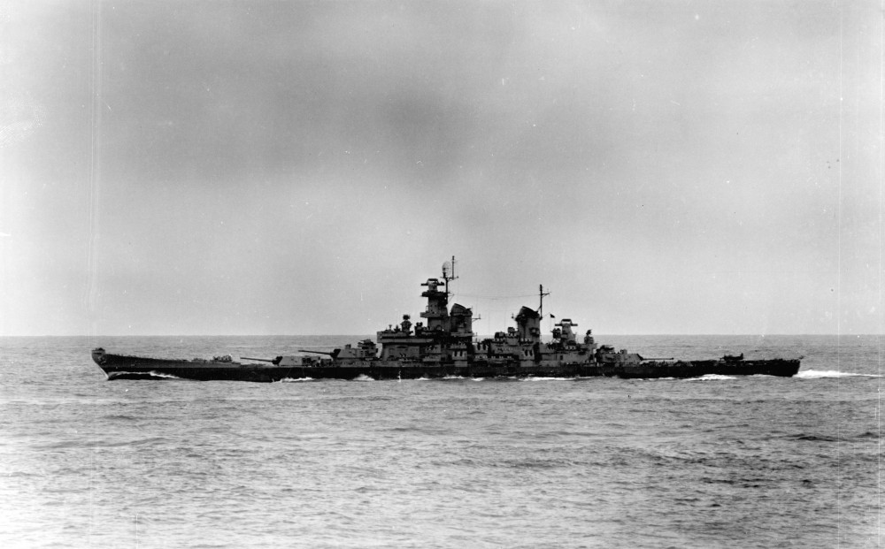 Missouri underway, circa early 1945