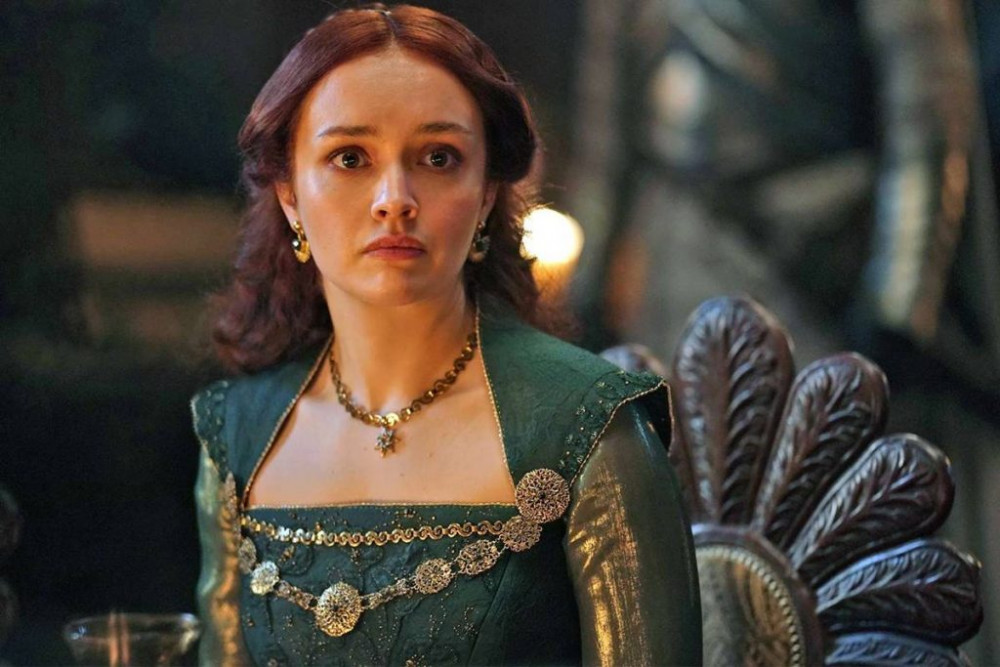 Actress Olivia Cooke is how I visualize this character, specifically in how she portrayed visually (minus the higher status) in House of Dragons, if based off of someone famous.