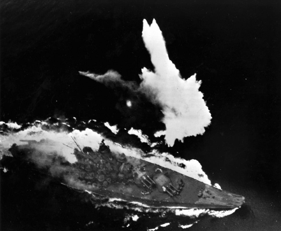 Yamato sinking after receiving heavy attacks from the US Navy, Operation Ten-Go, April 7, 1945