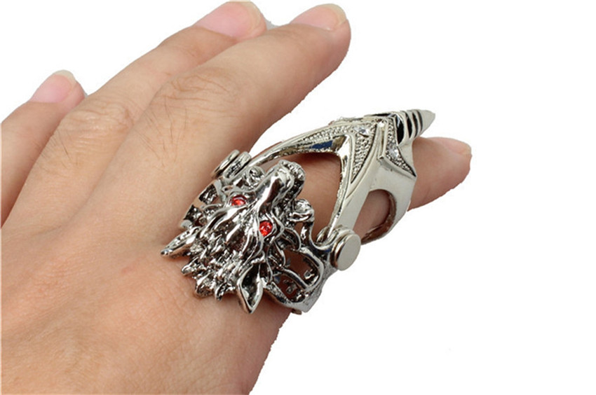 Note, his ring has sapphires for eyes instead of rubies.