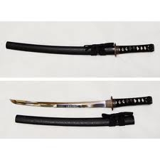 The swords considered to be those used by ninjas are quite specific. Firstly, compared with those of samurais, they are straight and short. The length of the blade is about 540 mm. On the other hand, samurais swords have a curve on the blade for sharpness