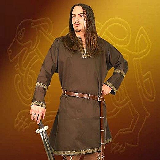 A thick cloth tunic. Felix usually wears ones like this when he's in Valhalla. The pants are made of the same cloth. The brown belt shown is what he wears when not in battle training